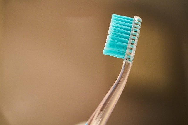La pulizia dello spazzolino da denti